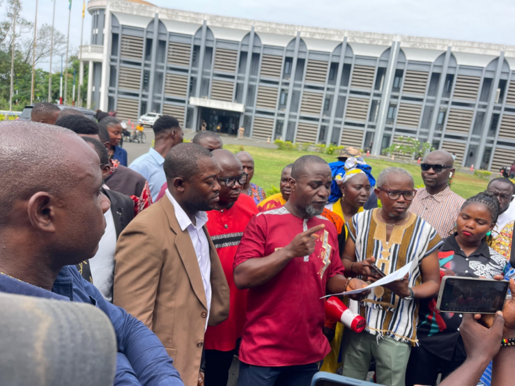 Liberia: Aggrieved Senate Staff Protest, Threaten Legal Action Over Salary Disparities