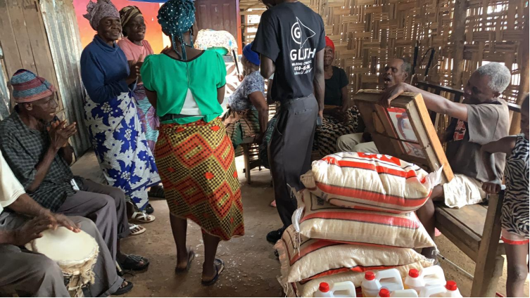 ‘A Gift of Compassion’: Emmanuel Nuku Reeves Foundation Donates 200 Bags of Rice and 200 Gallons of Oil to Residents of Grand Bassa for July 26
